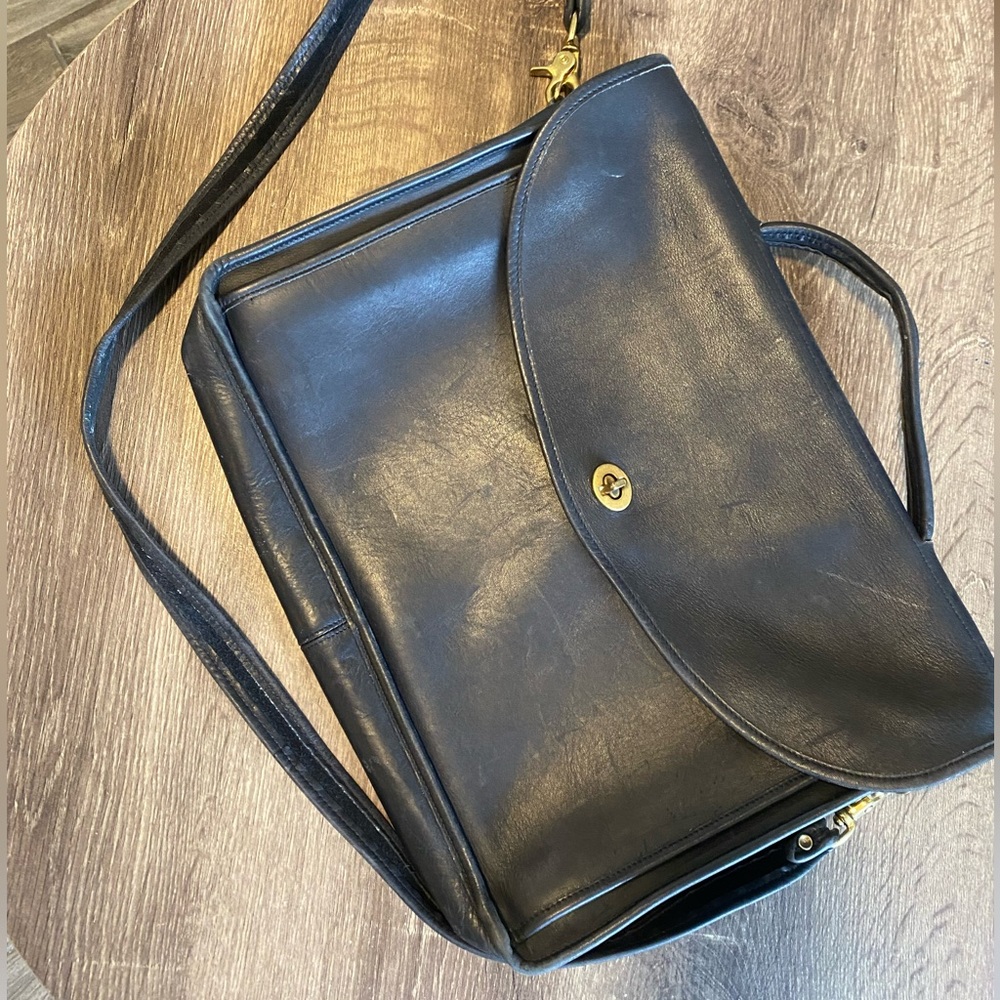 Laura U.S.A. Leather Messenger Bag